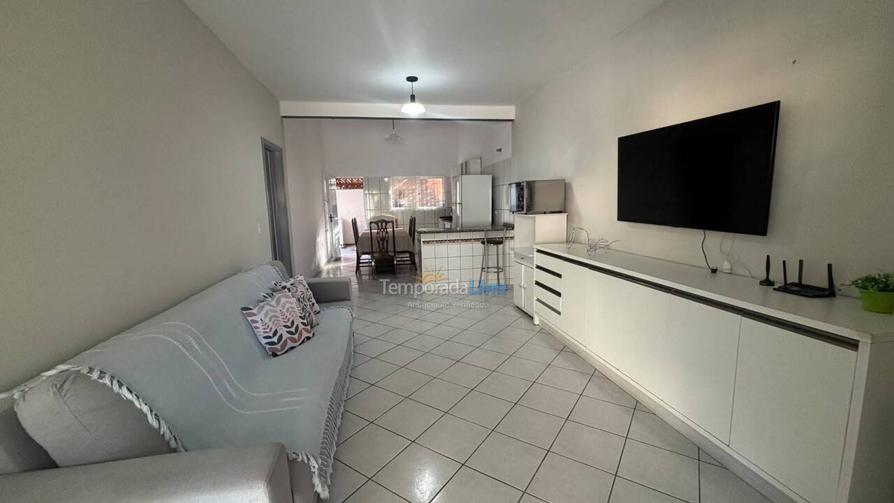 Casa para aluguel de temporada em Governador Celso Ramos (Praia de Palmas)