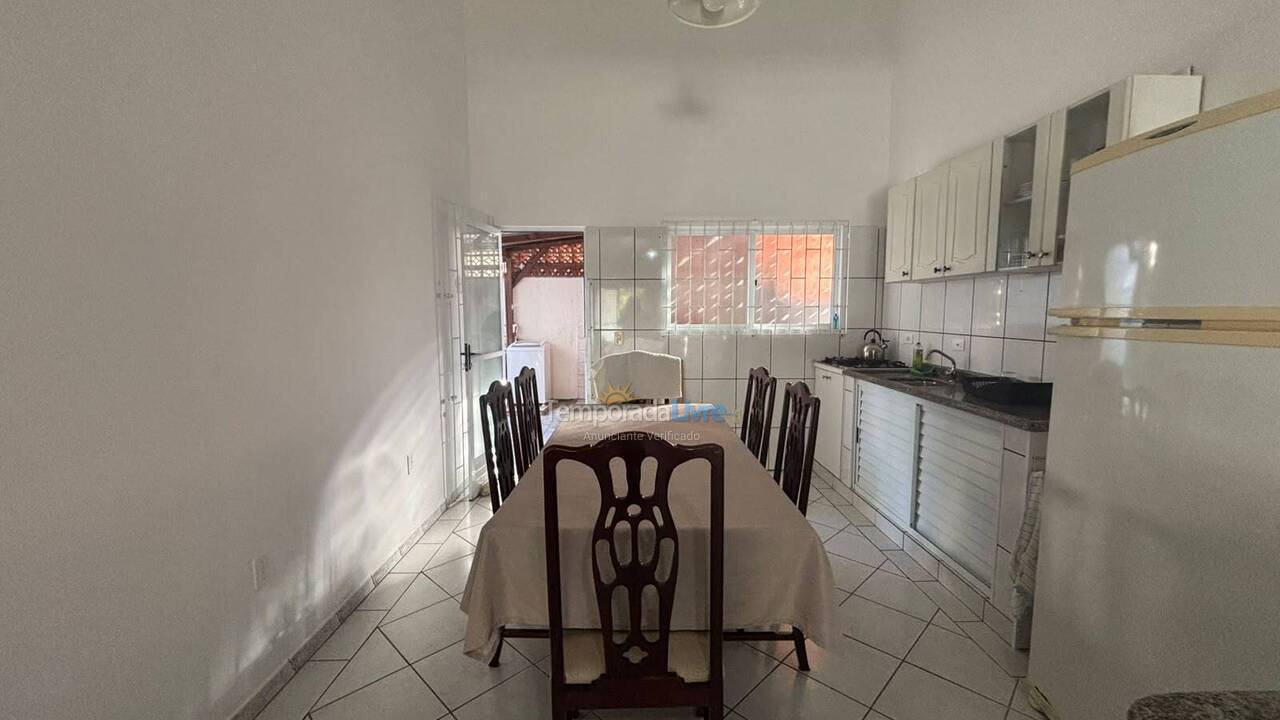 Casa para aluguel de temporada em Governador Celso Ramos (Praia de Palmas)