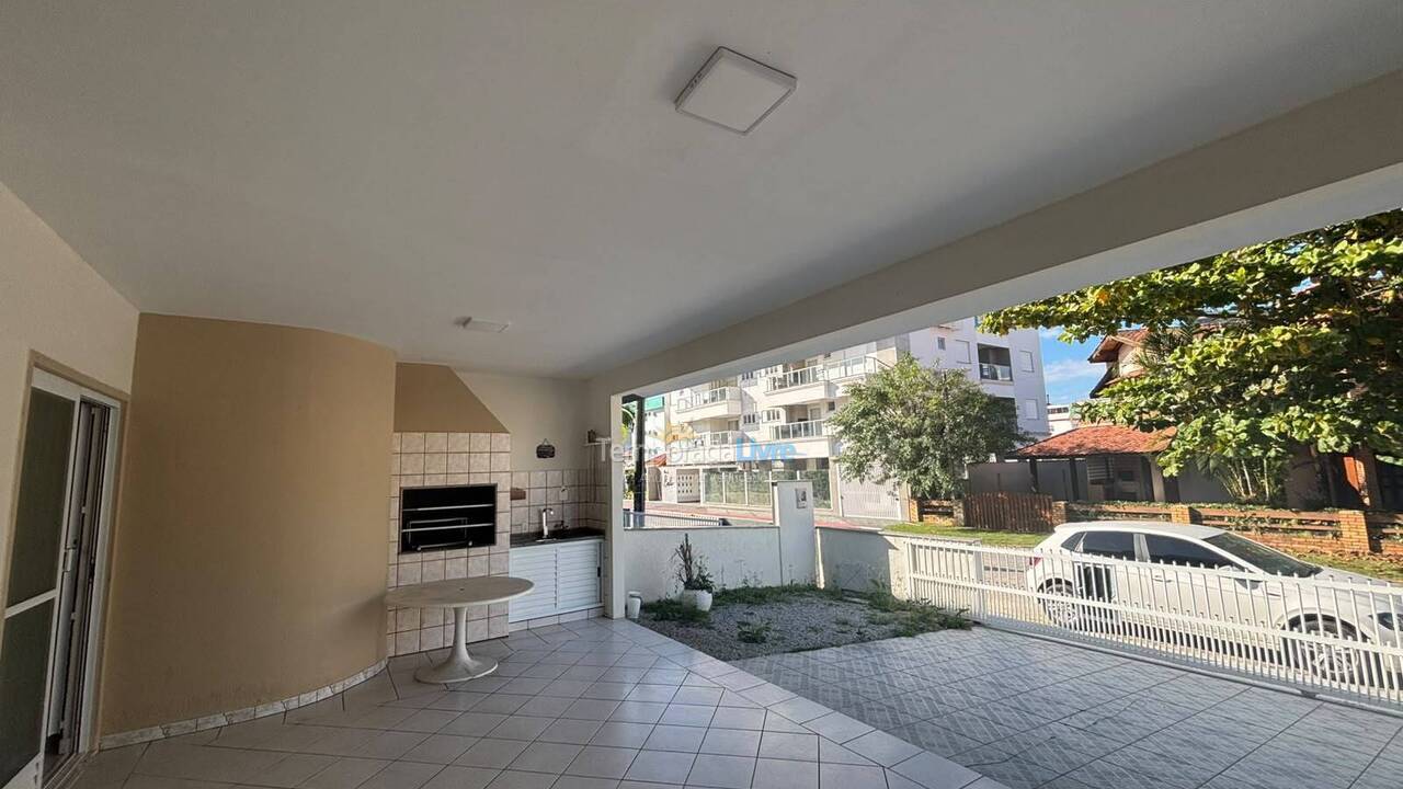 Casa para aluguel de temporada em Governador Celso Ramos (Praia de Palmas)