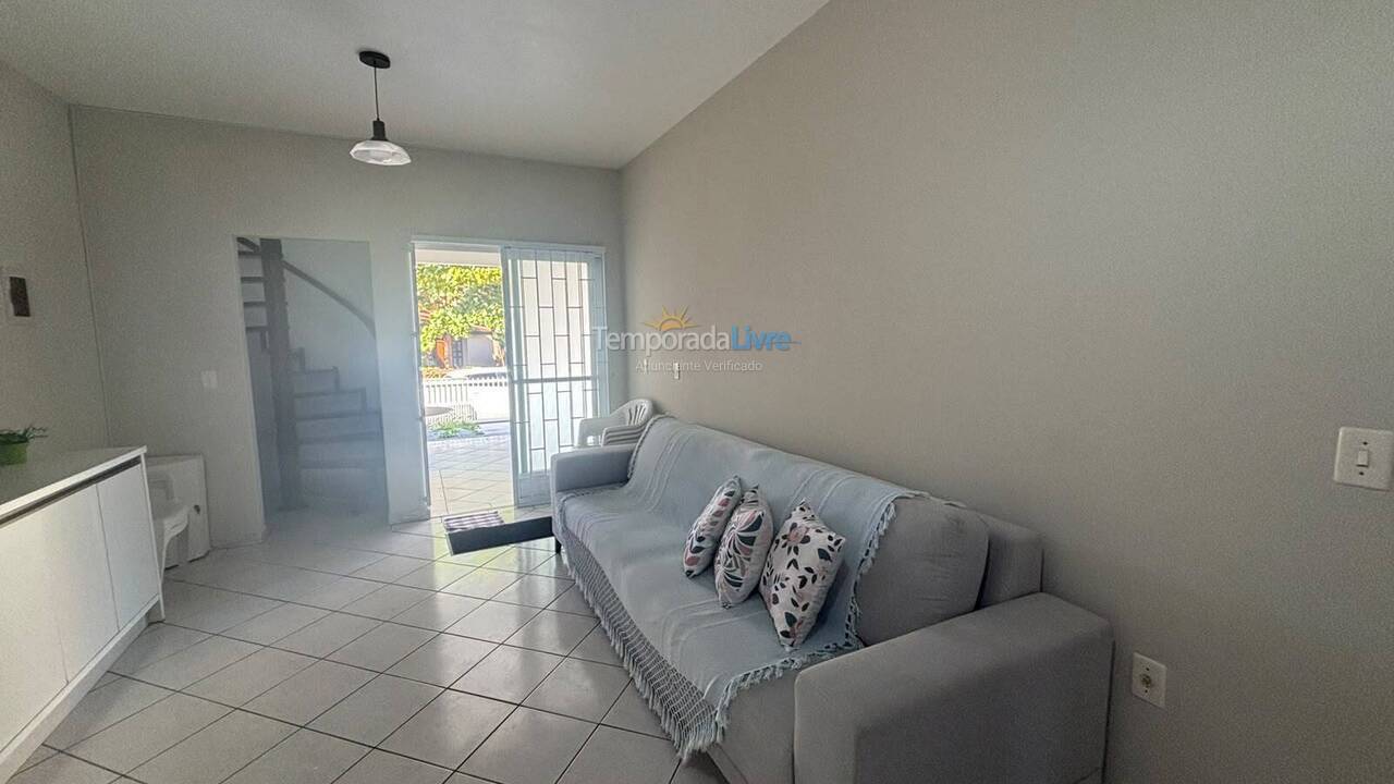 Casa para aluguel de temporada em Governador Celso Ramos (Praia de Palmas)