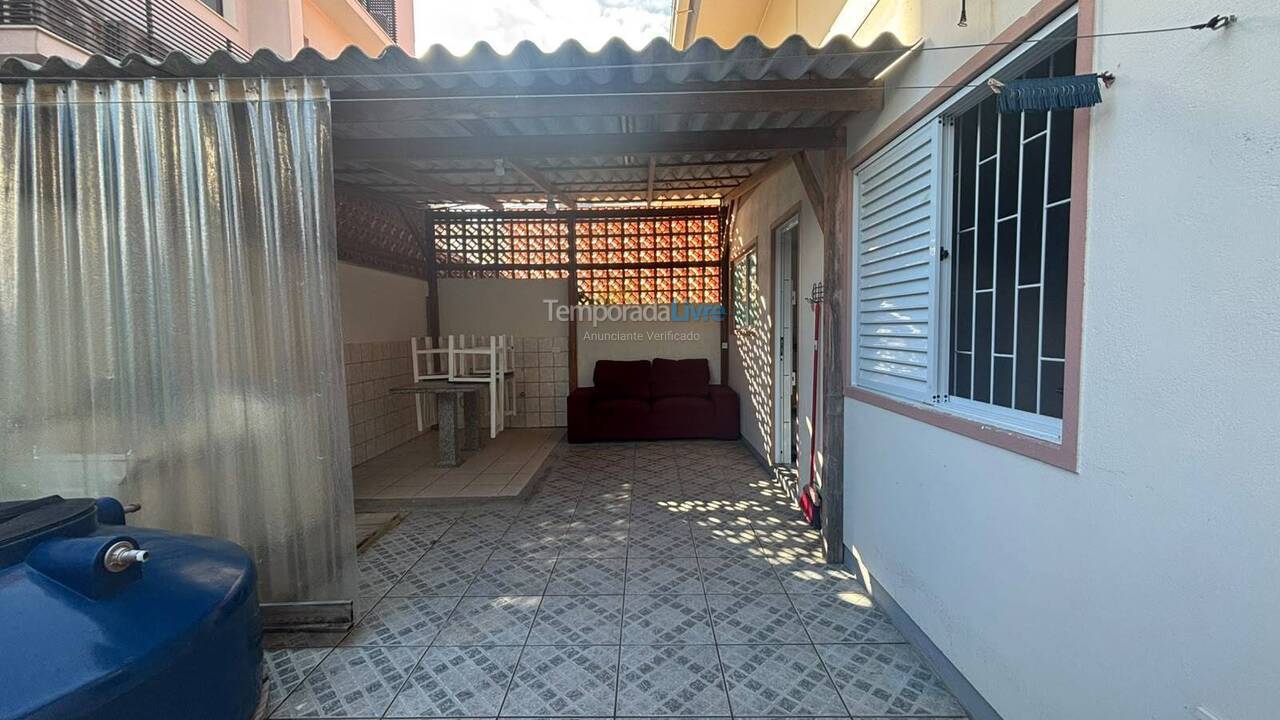 Casa para aluguel de temporada em Governador Celso Ramos (Praia de Palmas)