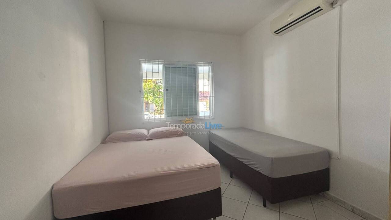 Casa para aluguel de temporada em Governador Celso Ramos (Praia de Palmas)