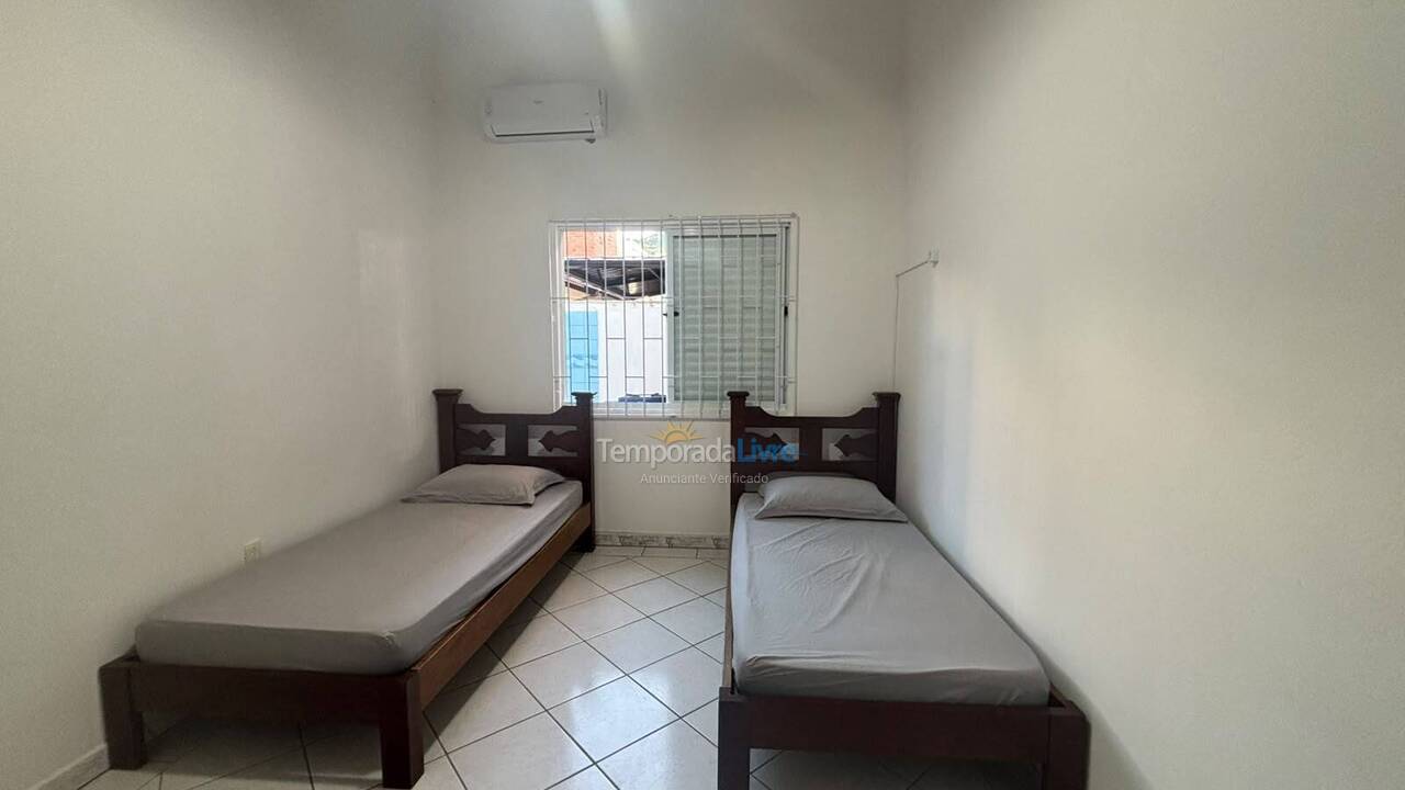 Casa para aluguel de temporada em Governador Celso Ramos (Praia de Palmas)