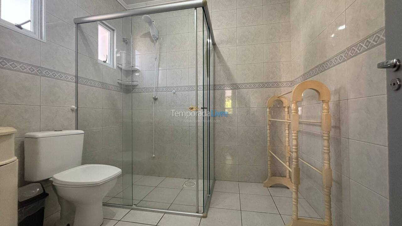 Casa para aluguel de temporada em Governador Celso Ramos (Praia de Palmas)