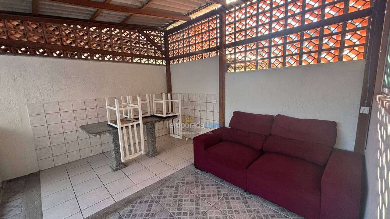 Casa para aluguel de temporada em Governador Celso Ramos (Praia de Palmas)