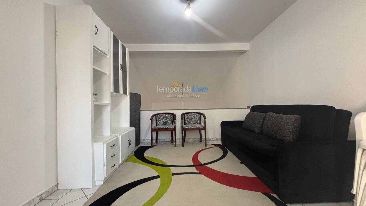 Casa para aluguel de temporada em Governador Celso Ramos (Praia de Palmas)