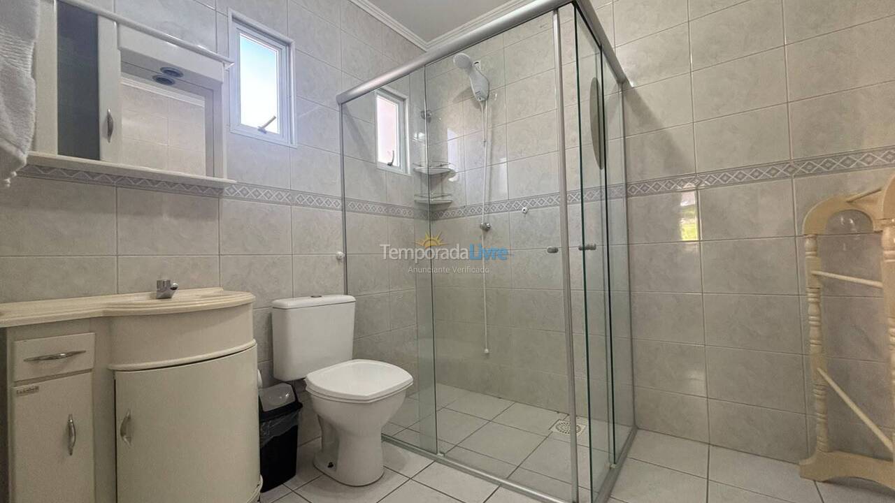 Casa para aluguel de temporada em Governador Celso Ramos (Praia de Palmas)