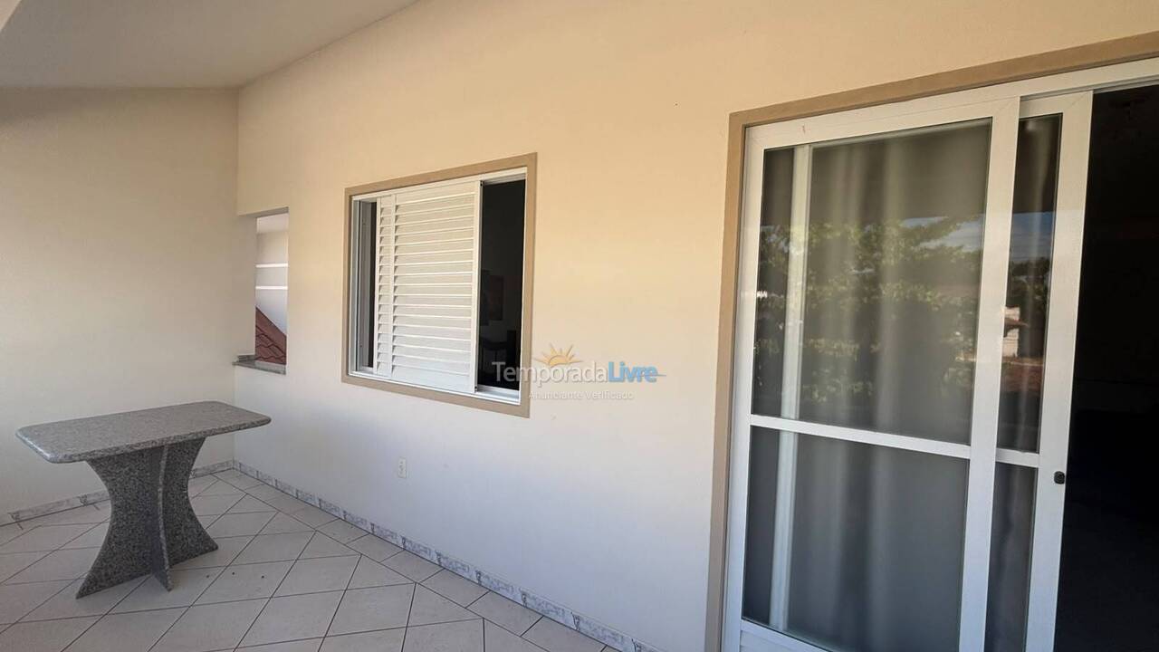 Casa para aluguel de temporada em Governador Celso Ramos (Praia de Palmas)