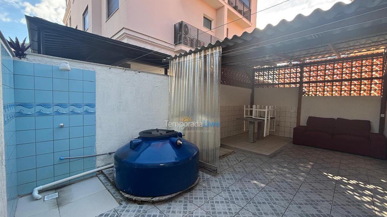 Casa para aluguel de temporada em Governador Celso Ramos (Praia de Palmas)