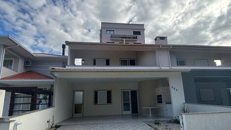 Casa para alugar em Governador Celso Ramos - Praia de Palmas