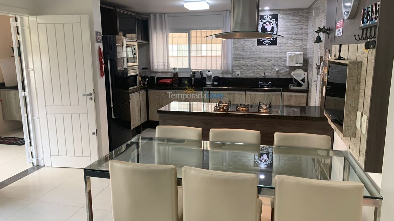 Casa para aluguel de temporada em Florianopolis (Jurerê Internacional)