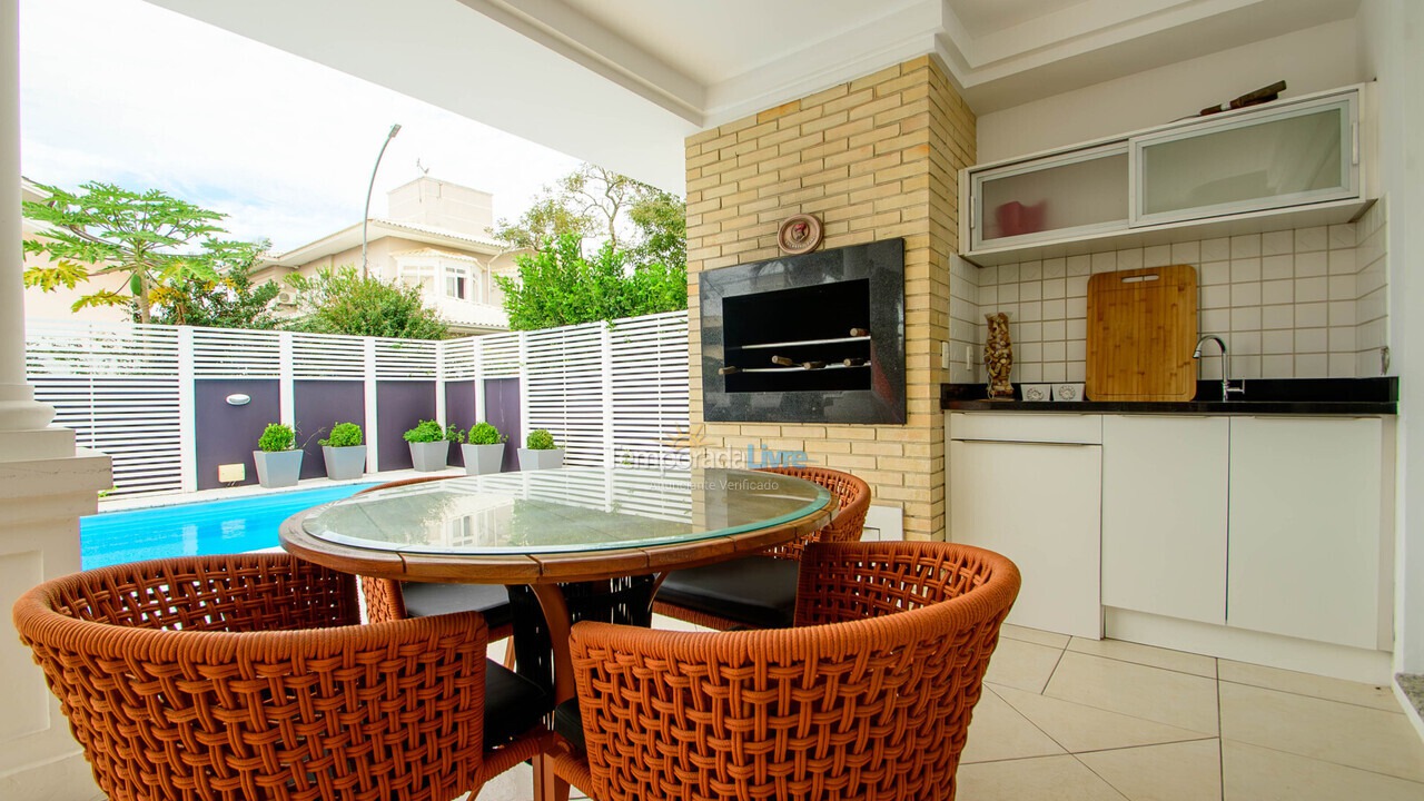 House for vacation rental in Florianopolis (Jurerê Internacional)