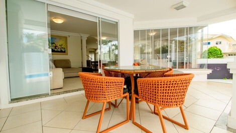 Excellent house for vacation rental in Jurerê Internacional,...