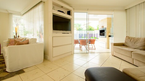 Excellent house for vacation rental in Jurerê Internacional,...