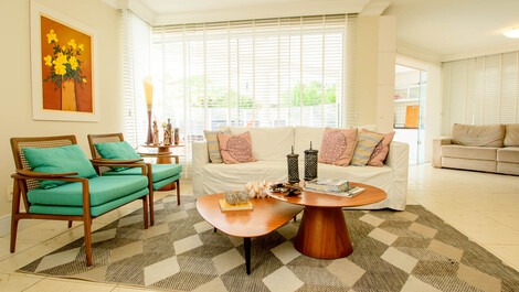 Excellent house for vacation rental in Jurerê Internacional,...