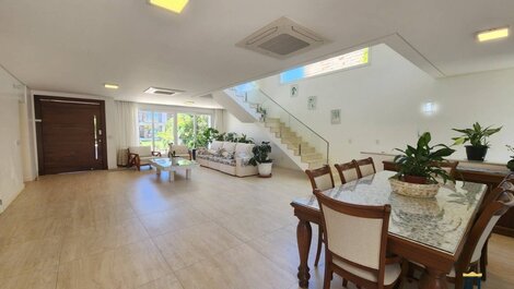 MANSION WITH 4 SEASONAL SUITES, JURERÊ INTERNACIONAL