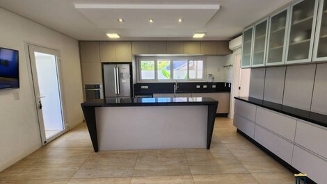 MANSION WITH 4 SEASONAL SUITES, JURERÊ INTERNACIONAL