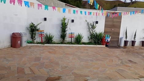Espaço enfrente a churrasqueira