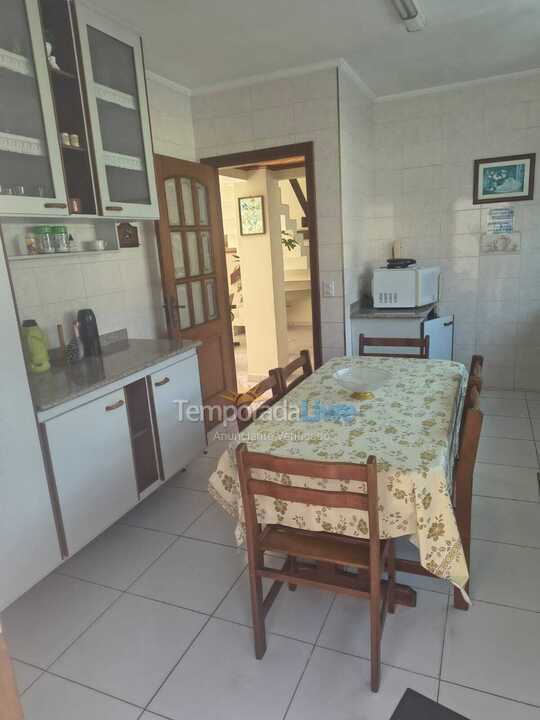 Casa para aluguel de temporada em Guarujá (Praia do Pernambuco)