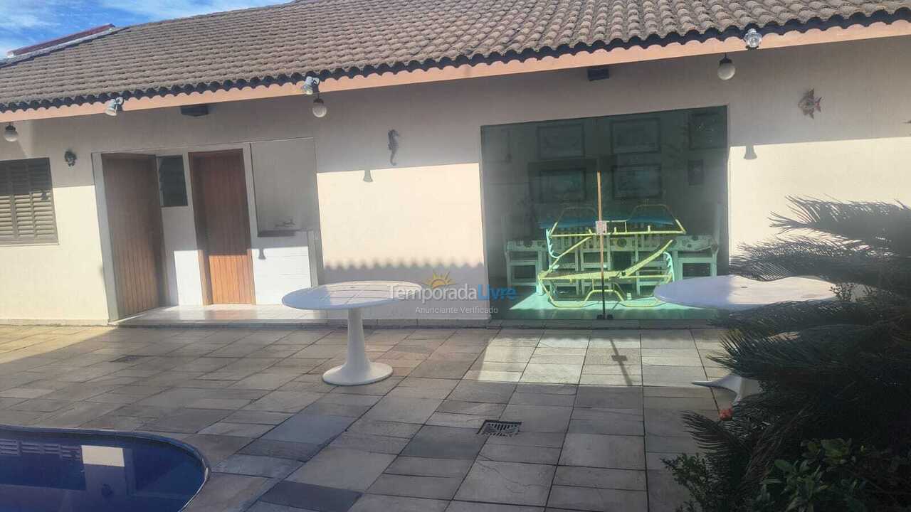 Casa para aluguel de temporada em Guarujá (Praia do Pernambuco)