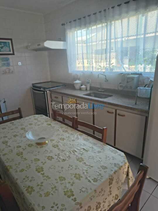 Casa para aluguel de temporada em Guarujá (Praia do Pernambuco)