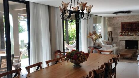 Beachfront house with 4 suites on Mariscal Beach.