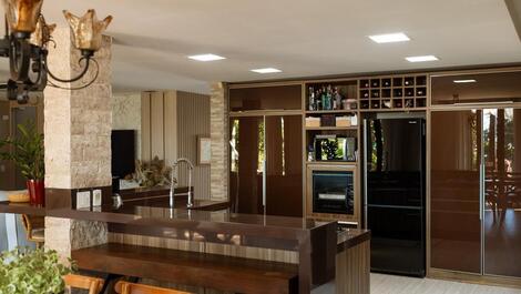 Beachfront house with 4 suites on Mariscal Beach.