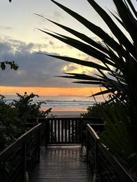 Beachfront house with 4 suites on Mariscal Beach.