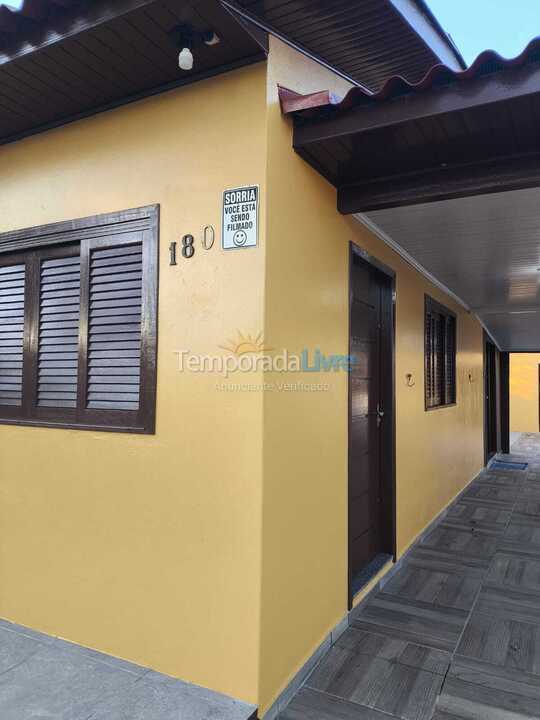 Casa para aluguel de temporada em Balneário Arroio do Silva (Golfinhos)