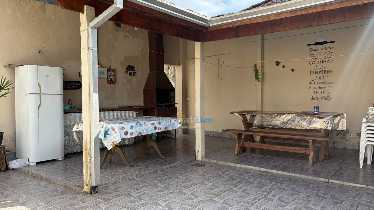 Casa para aluguel de temporada em Ubatuba (Jardim Carolina)