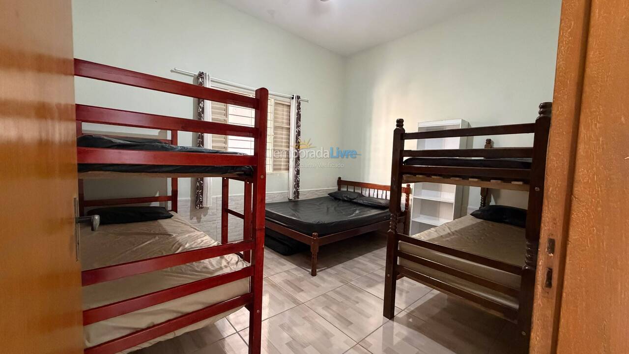 Casa para aluguel de temporada em Ubatuba (Jardim Carolina)