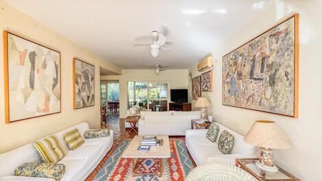 Baleia, 4 bedrooms (all en-suite), 3 parking spaces, sleeps 10.