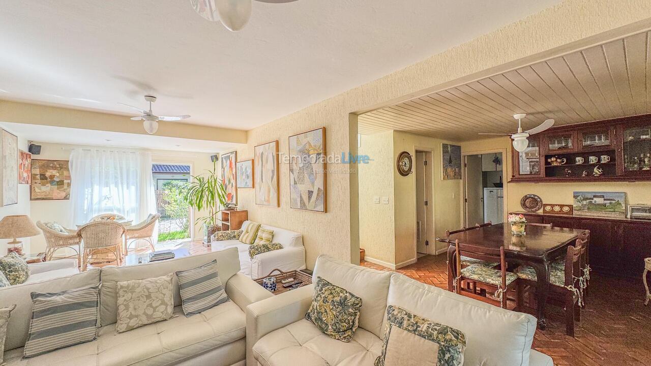 House for vacation rental in São Sebastião (Praia da Baleia)