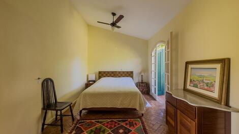 Baleia, 4 bedrooms (all en-suite), 3 parking spaces, sleeps 10.