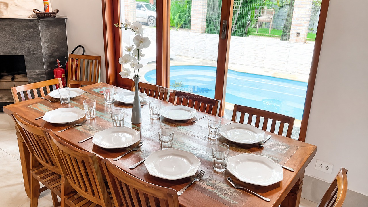 Casa para aluguel de temporada em Ubatuba (Praia de Itamambuca)