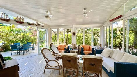 Whale, 4 bedrooms (all en-suite), shared pool, barbecue, 3 parking spaces