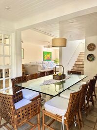 Whale, 4 bedrooms (all en-suite), shared pool, barbecue, 3 parking spaces