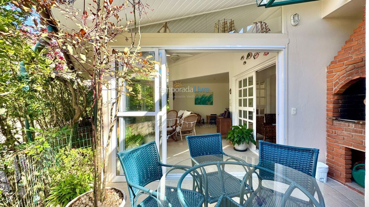House for vacation rental in São Sebastião (Praia da Baleia)