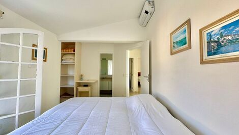 Whale, 4 bedrooms (all en-suite), shared pool, barbecue, 3 parking spaces