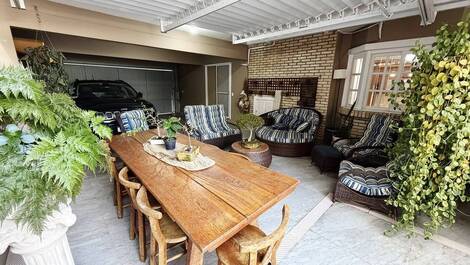 ¡Casa de 4 dormitorios y 2 suites con piscina en Jurerê Internacional!