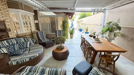 ¡Casa de 4 dormitorios y 2 suites con piscina en Jurerê Internacional!