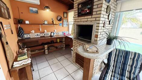 ¡Casa de 4 dormitorios y 2 suites con piscina en Jurerê Internacional!