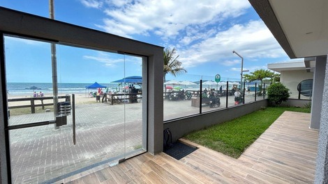 Side view of the sea, 2 bedrooms, Meia Praia.