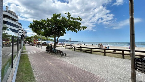 Side view of the sea, 2 bedrooms, Meia Praia.