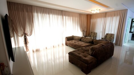 4 Suites, 3 Parking Spaces, Meia Praia, Itapema