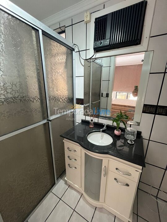 Apartamento para aluguel de temporada em Itapema (Meia Praia)