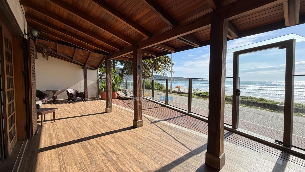 House for vacation rental in Bombinhas (Praia de Bombas)