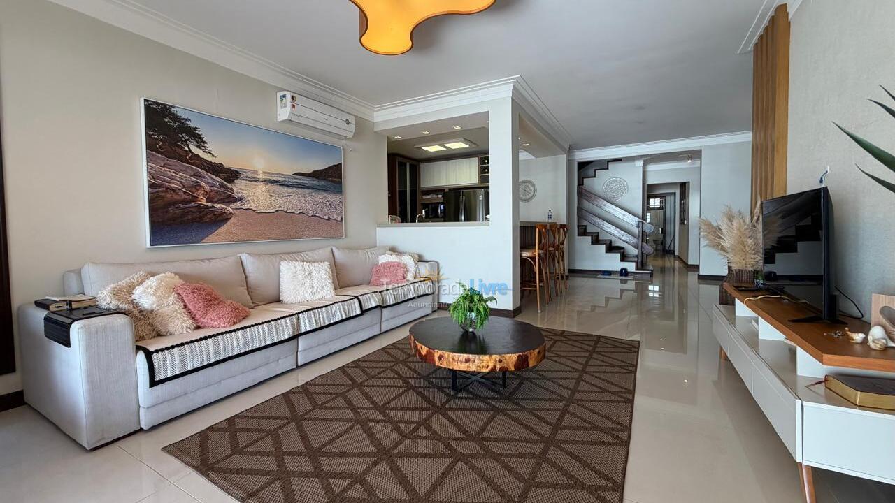 House for vacation rental in Bombinhas (Praia de Bombas)