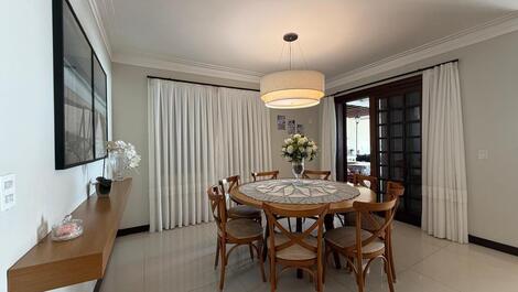 Sala de jantar com 8 lugares