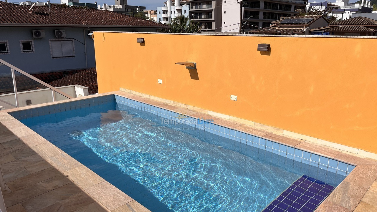 Casa para aluguel de temporada em Ubatuba (Praia das Toninhas)